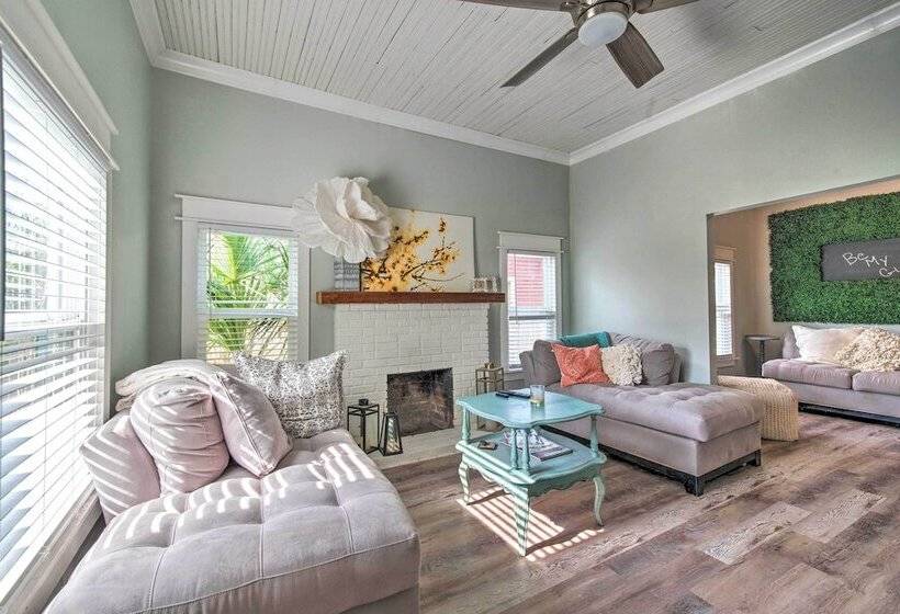 Walk To River & Shops: Downtown Dunnellon Escape