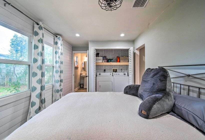 Walk To River & Shops: Downtown Dunnellon Escape