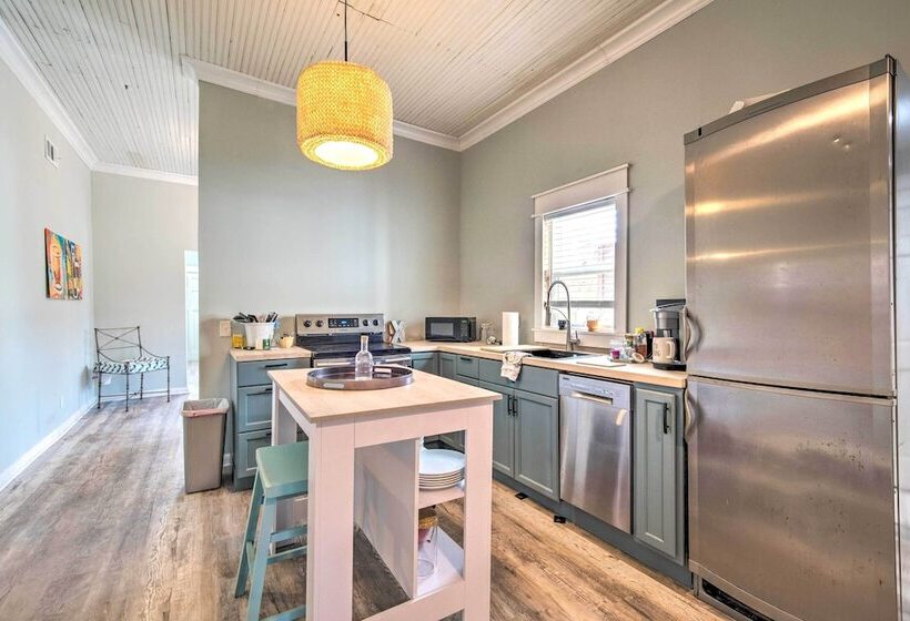 Walk To River & Shops: Downtown Dunnellon Escape