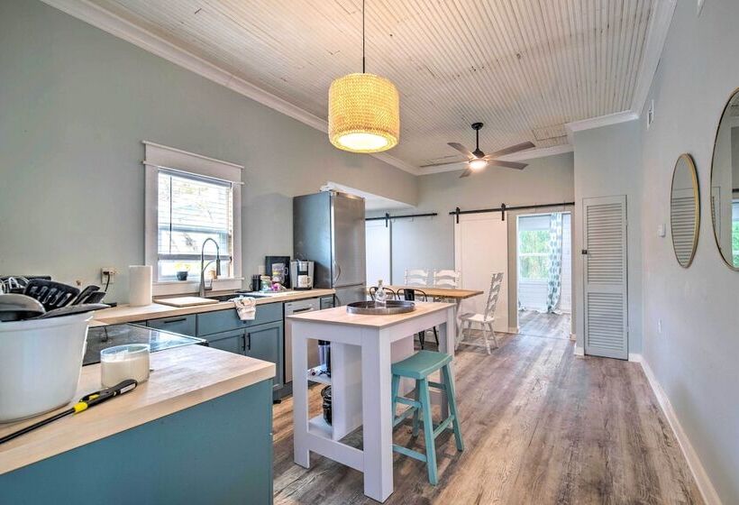 Walk To River & Shops: Downtown Dunnellon Escape