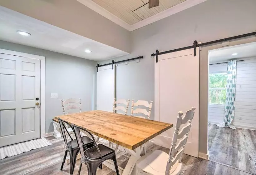 Walk To River & Shops: Downtown Dunnellon Escape