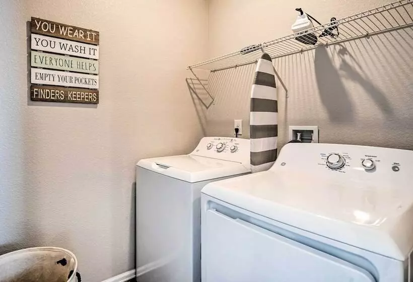 Dreamy Windsor Home With Grill ~ 3 Miles To Lake!