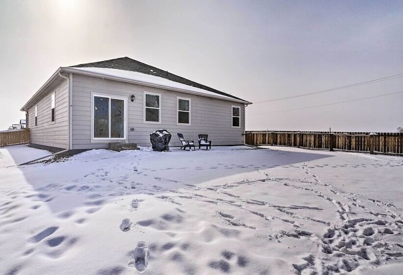 Dreamy Windsor Home With Grill ~ 3 Miles To Lake!