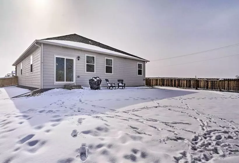 Dreamy Windsor Home With Grill ~ 3 Miles To Lake!