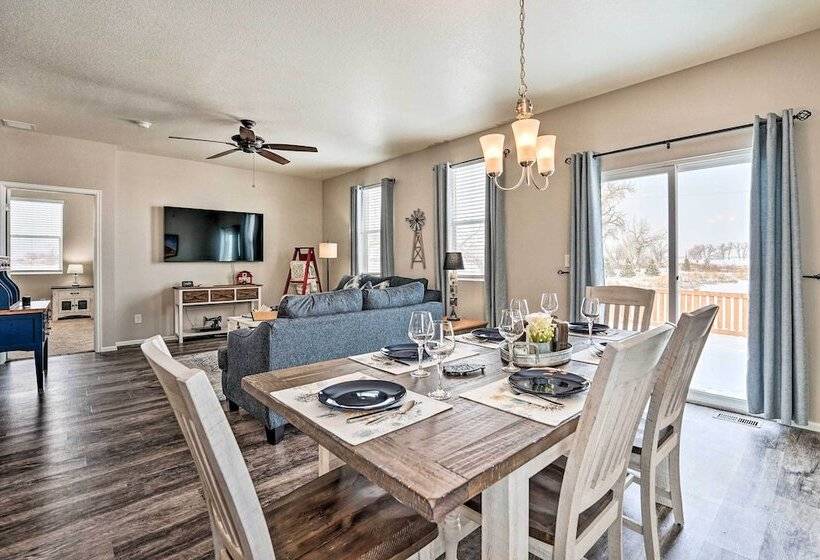 Dreamy Windsor Home With Grill ~ 3 Miles To Lake!