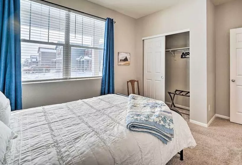 Dreamy Windsor Home With Grill ~ 3 Miles To Lake!