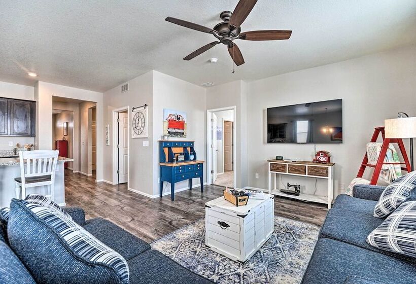 Dreamy Windsor Home With Grill ~ 3 Miles To Lake!