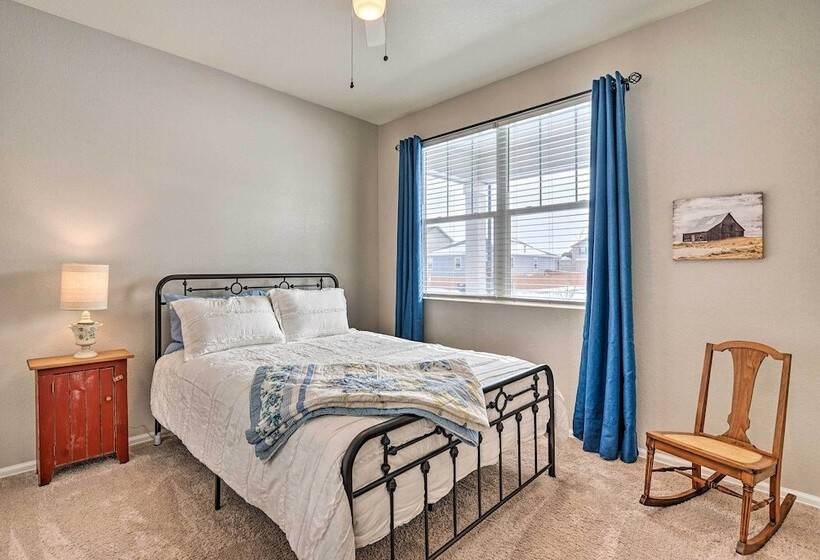 Dreamy Windsor Home With Grill ~ 3 Miles To Lake!