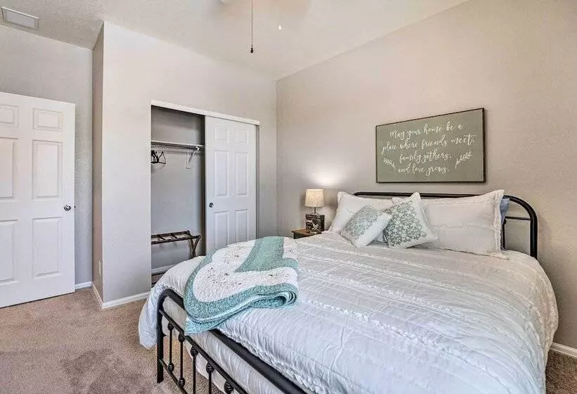 Dreamy Windsor Home With Grill ~ 3 Miles To Lake!