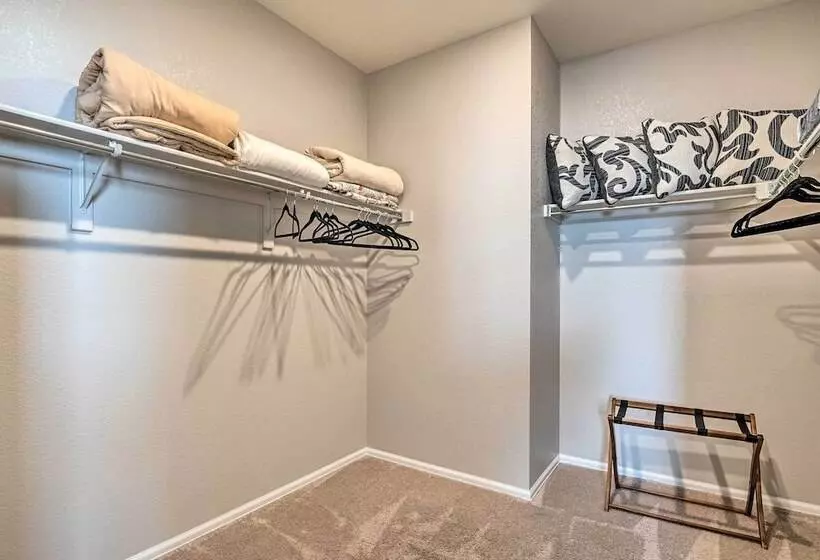 Dreamy Windsor Home With Grill ~ 3 Miles To Lake!