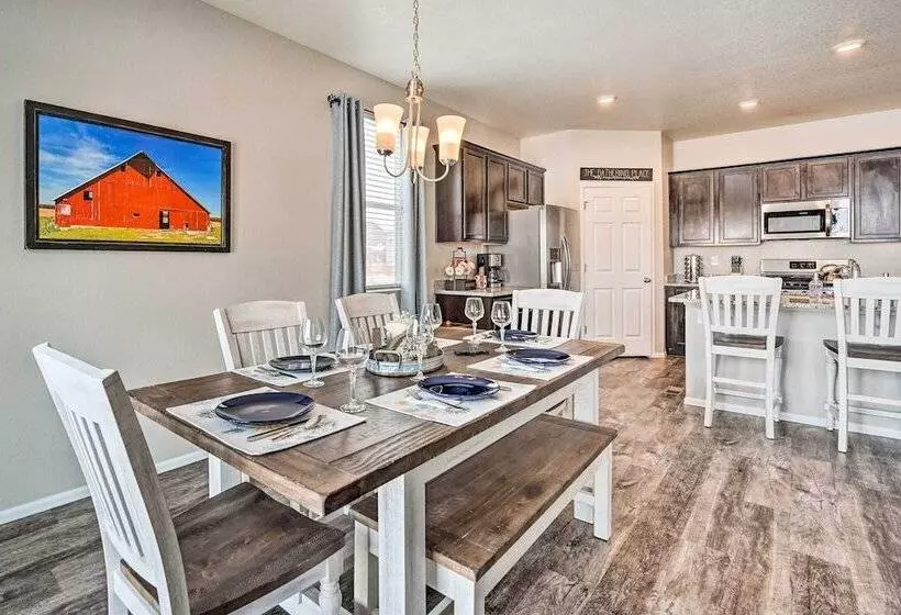 Dreamy Windsor Home With Grill ~ 3 Miles To Lake!