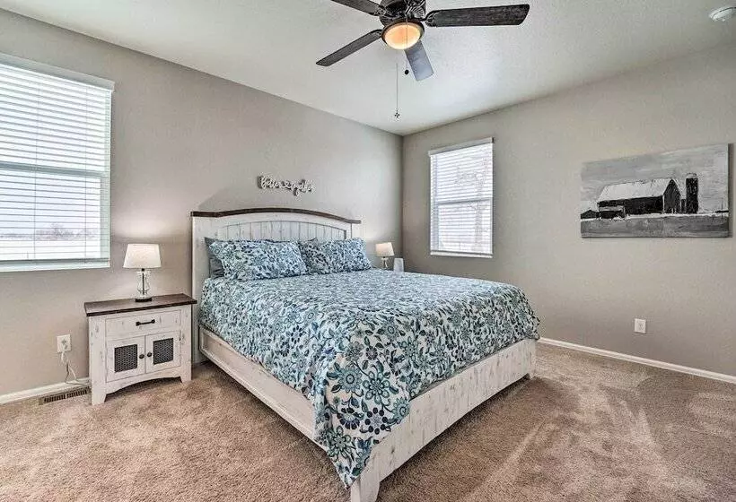 Dreamy Windsor Home With Grill ~ 3 Miles To Lake!