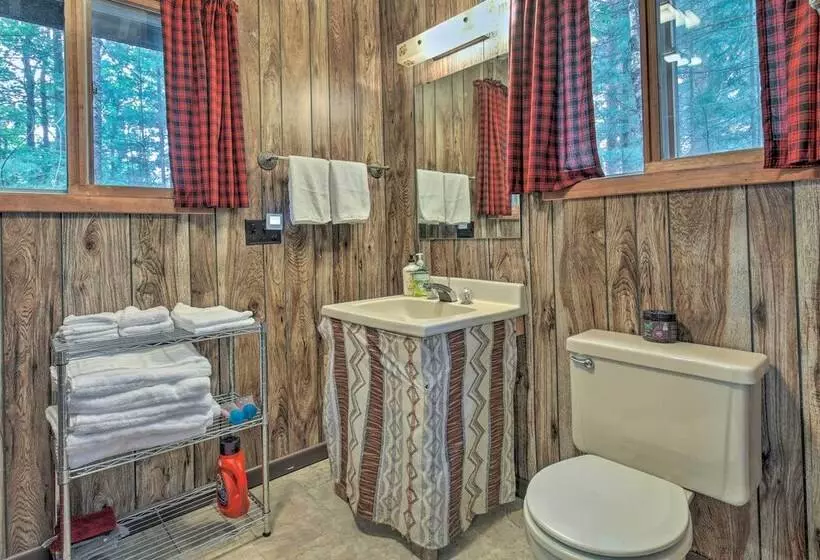 Eagle River Lakefront Retreat W/ Fire Pit & Grill