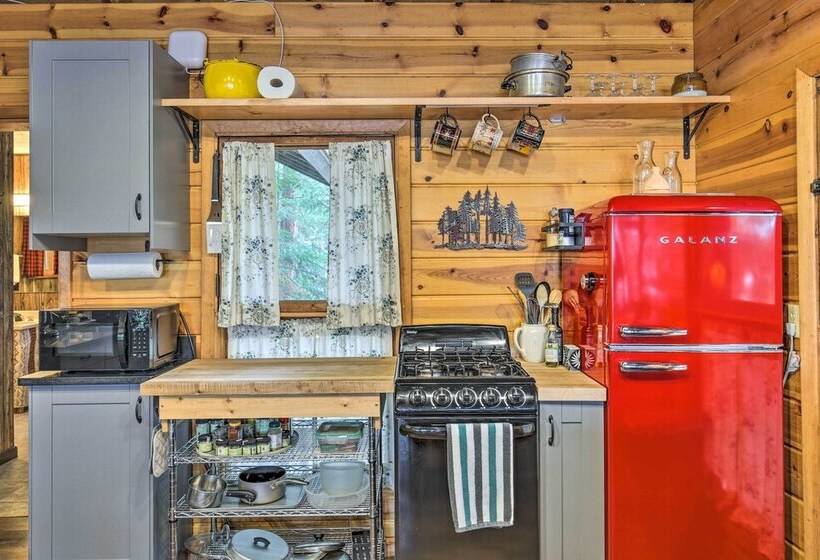 Eagle River Lakefront Retreat W/ Fire Pit & Grill