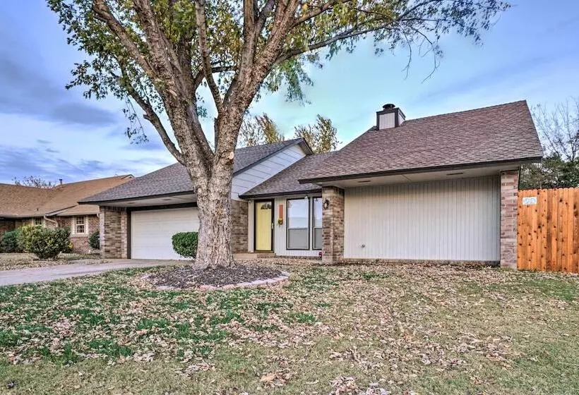 Home W/ Screened Porch ~ 10 Miles To Dtwn Okc!
