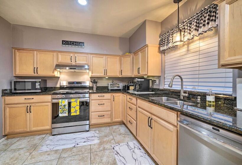 Home W/ Screened Porch ~ 10 Miles To Dtwn Okc!