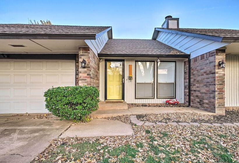 Home W/ Screened Porch ~ 10 Miles To Dtwn Okc!