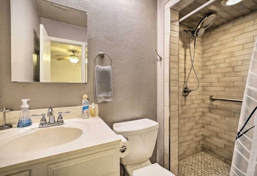 Home W/ Screened Porch ~ 10 Miles To Dtwn Okc!