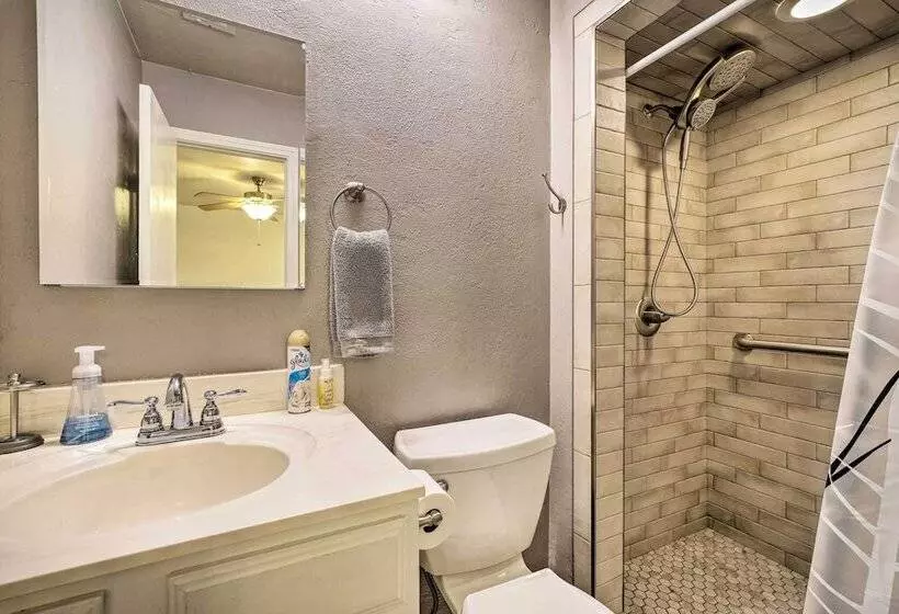 Home W/ Screened Porch ~ 10 Miles To Dtwn Okc!