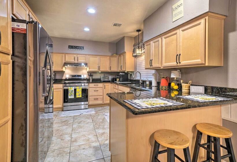 Home W/ Screened Porch ~ 10 Miles To Dtwn Okc!