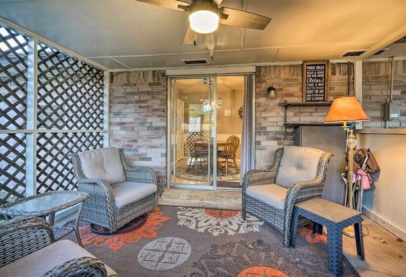 Home W/ Screened Porch ~ 10 Miles To Dtwn Okc!