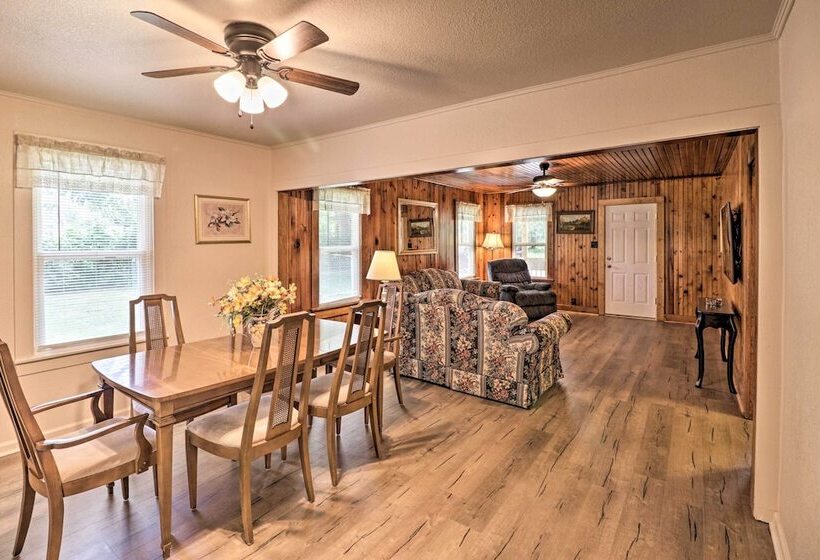 1/2 Mi To Oaklawn Casino: Hot Springs Getaway!