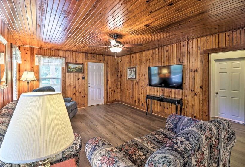 1/2 Mi To Oaklawn Casino: Hot Springs Getaway!