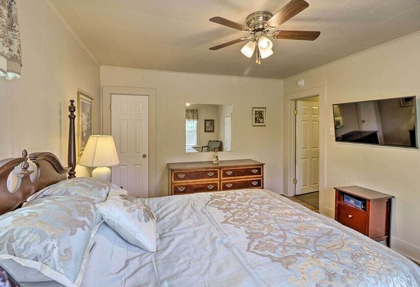 1/2 Mi To Oaklawn Casino: Hot Springs Getaway!