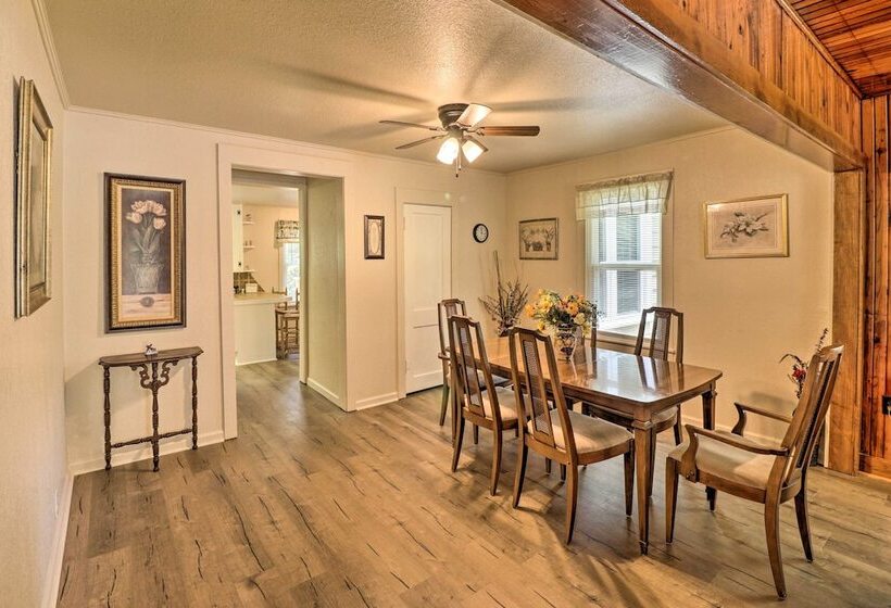 1/2 Mi To Oaklawn Casino: Hot Springs Getaway!