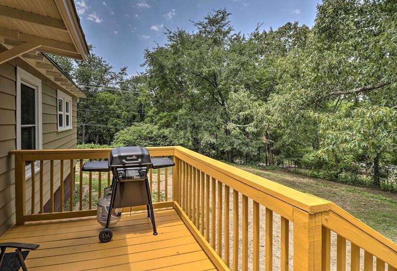 1/2 Mi To Oaklawn Casino: Hot Springs Getaway!