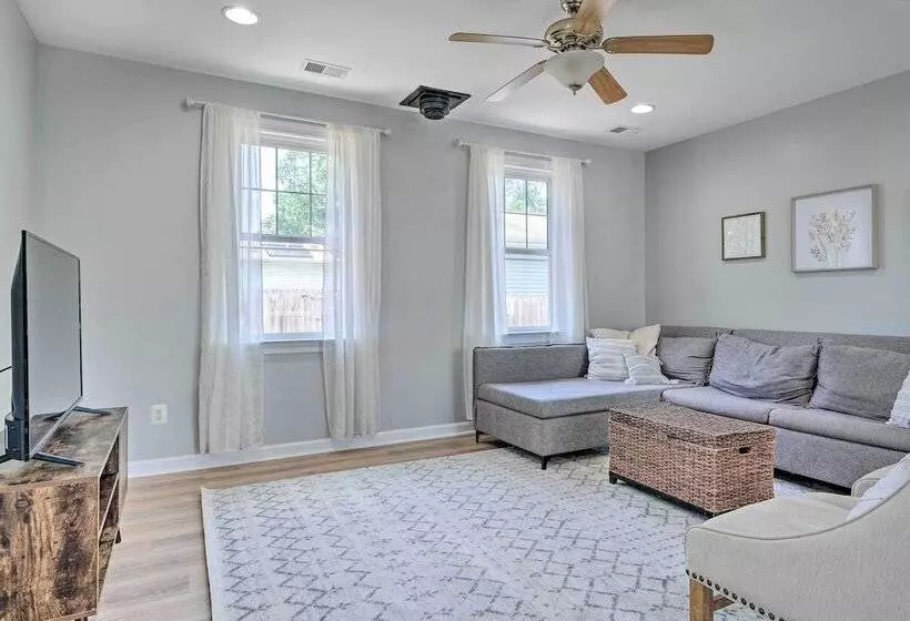 Idyllic Pasadena Retreat With Garden + Hot Tub!