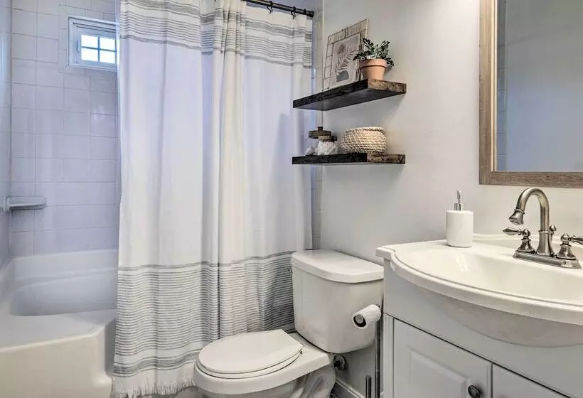 Idyllic Pasadena Retreat With Garden + Hot Tub!