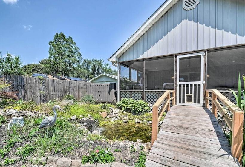 Idyllic Pasadena Retreat With Garden + Hot Tub!