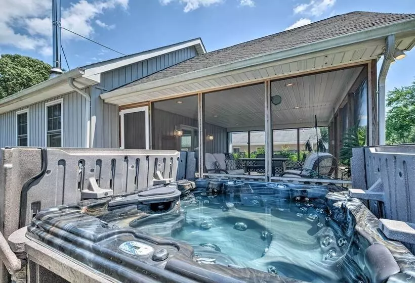 Idyllic Pasadena Retreat With Garden + Hot Tub!