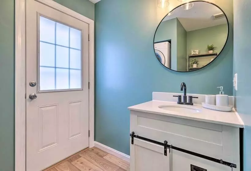 Idyllic Pasadena Retreat With Garden + Hot Tub!