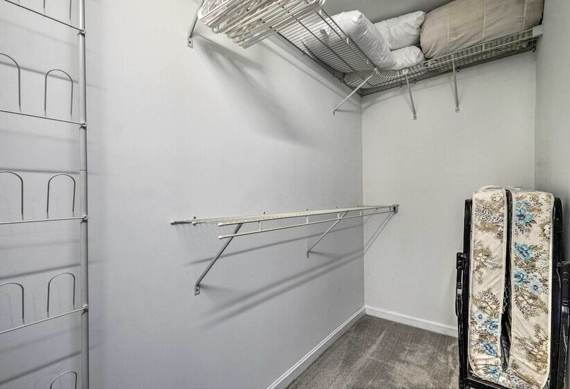 Idyllic Pasadena Retreat With Garden + Hot Tub!