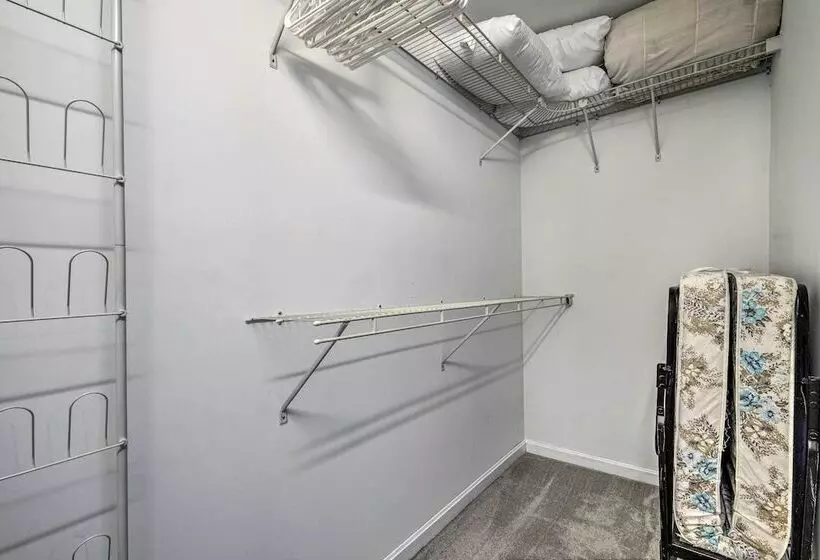 Idyllic Pasadena Retreat With Garden + Hot Tub!