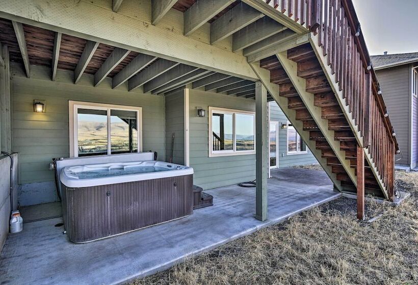 Incredible Oregon Retreat W/ Private Hot Tub!