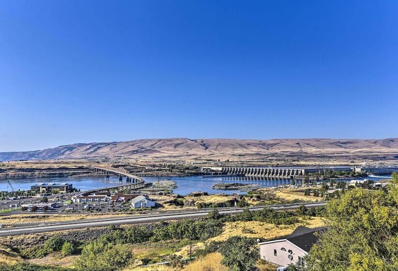 Incredible Oregon Retreat W/ Private Hot Tub!