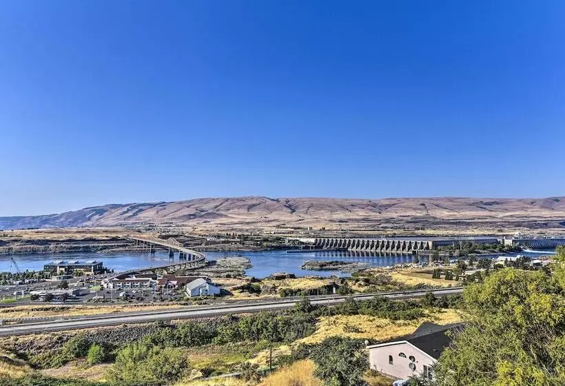 Incredible Oregon Retreat W/ Private Hot Tub!