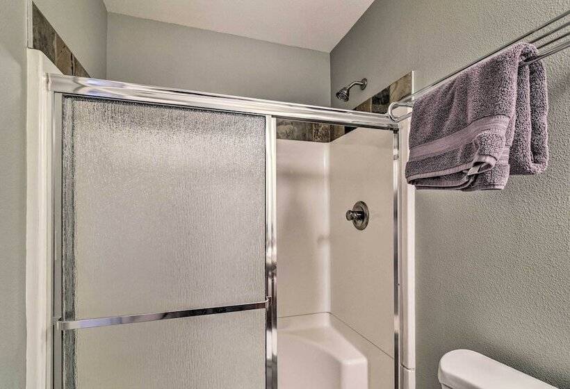 Incredible Oregon Retreat W/ Private Hot Tub!