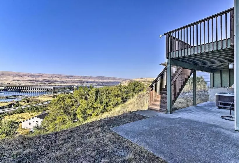 Incredible Oregon Retreat W/ Private Hot Tub!