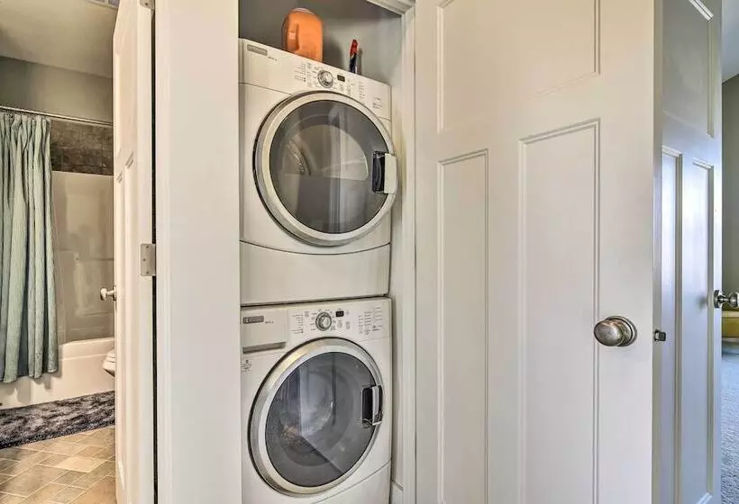 Incredible Oregon Retreat W/ Private Hot Tub!