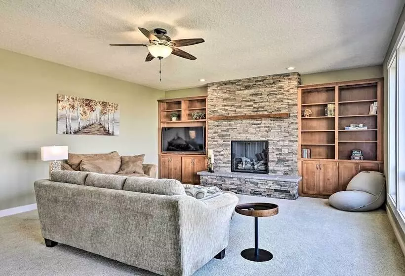 Incredible Oregon Retreat W/ Private Hot Tub!