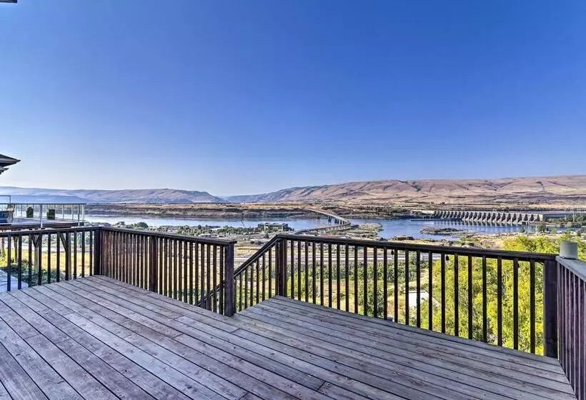 Incredible Oregon Retreat W/ Private Hot Tub!