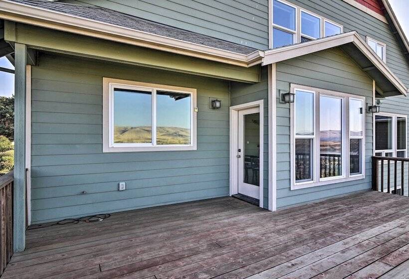 Incredible Oregon Retreat W/ Private Hot Tub!