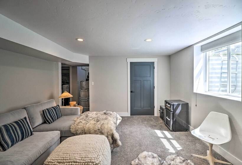 Luxe Glacier Getaway: Walk To Downtown Kalispell!