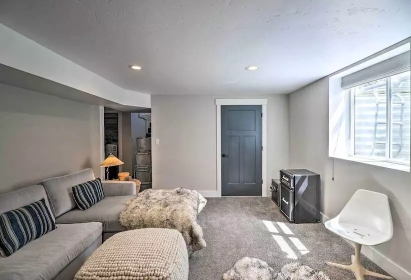 Luxe Glacier Getaway: Walk To Downtown Kalispell!