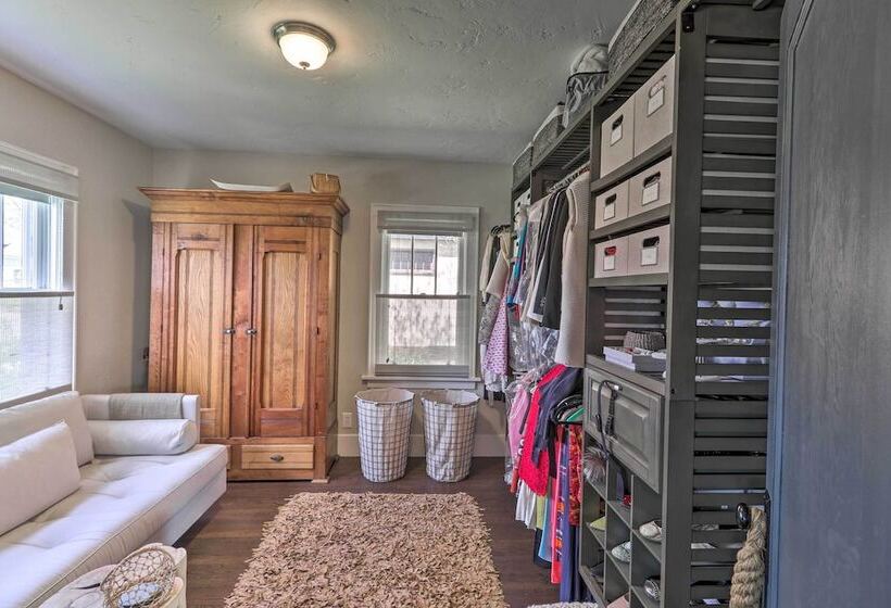 Luxe Glacier Getaway: Walk To Downtown Kalispell!