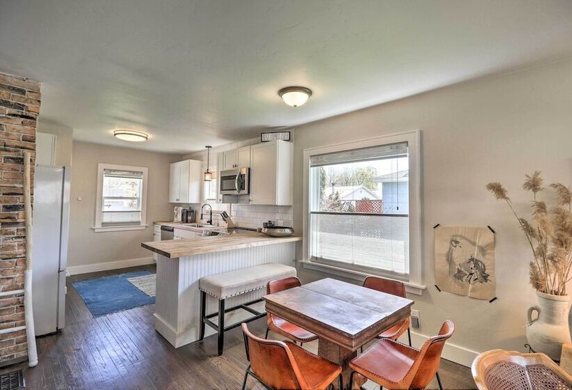 Luxe Glacier Getaway: Walk To Downtown Kalispell!